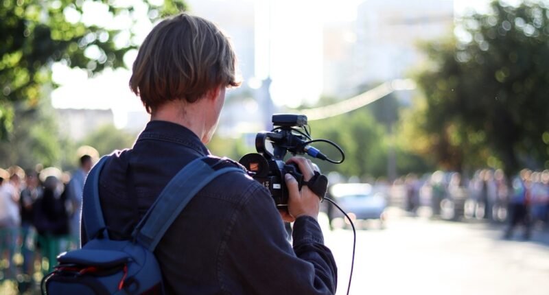 Photo Camera, Journalist