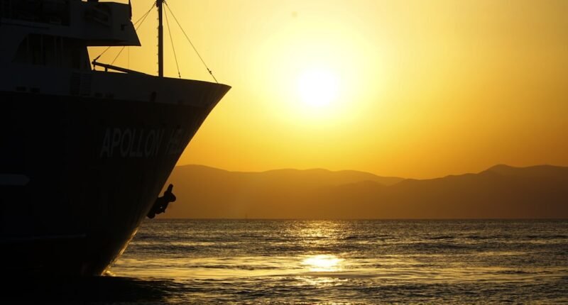 Photo Cruise ship sunset